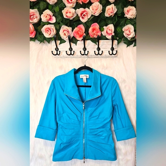 Joseph Ribkoff Ruched Cropped Zip Up Top - Picture 1 of 5